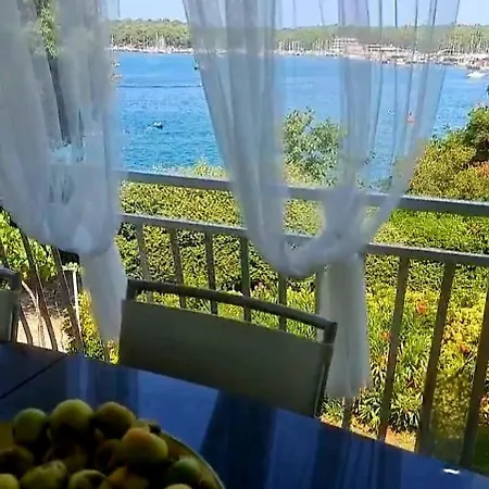 Front Διαμέρισμα
