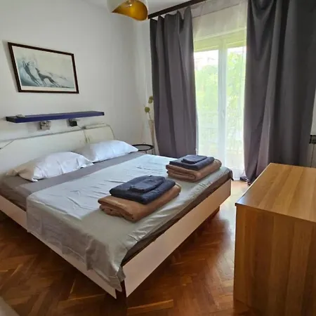Apartman Front *